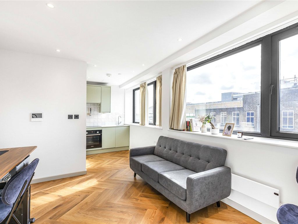 1 bed flat to rent in Alexandra Road, London SW19, £1,950 pcm Zoopla