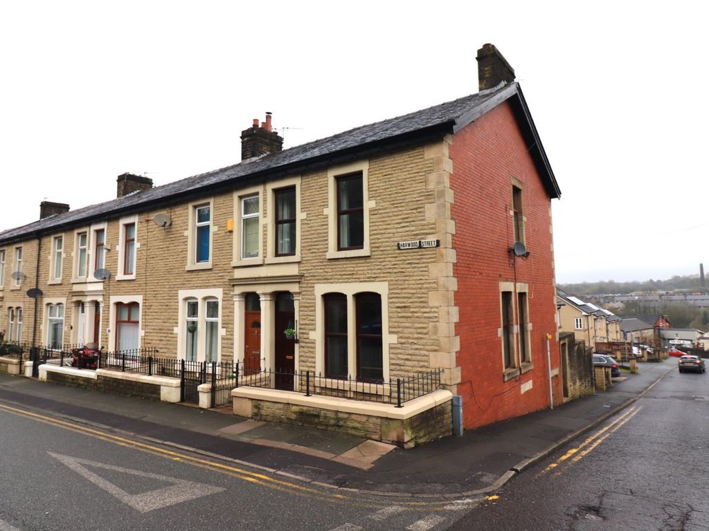 3 bed end terrace house to rent in Harwood Street, Darwen BB3, £850 pcm