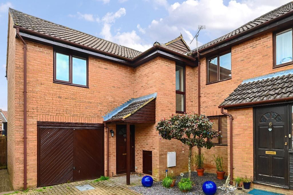 4 bed semidetached house for sale in Turner Avenue, Cranbrook, Kent