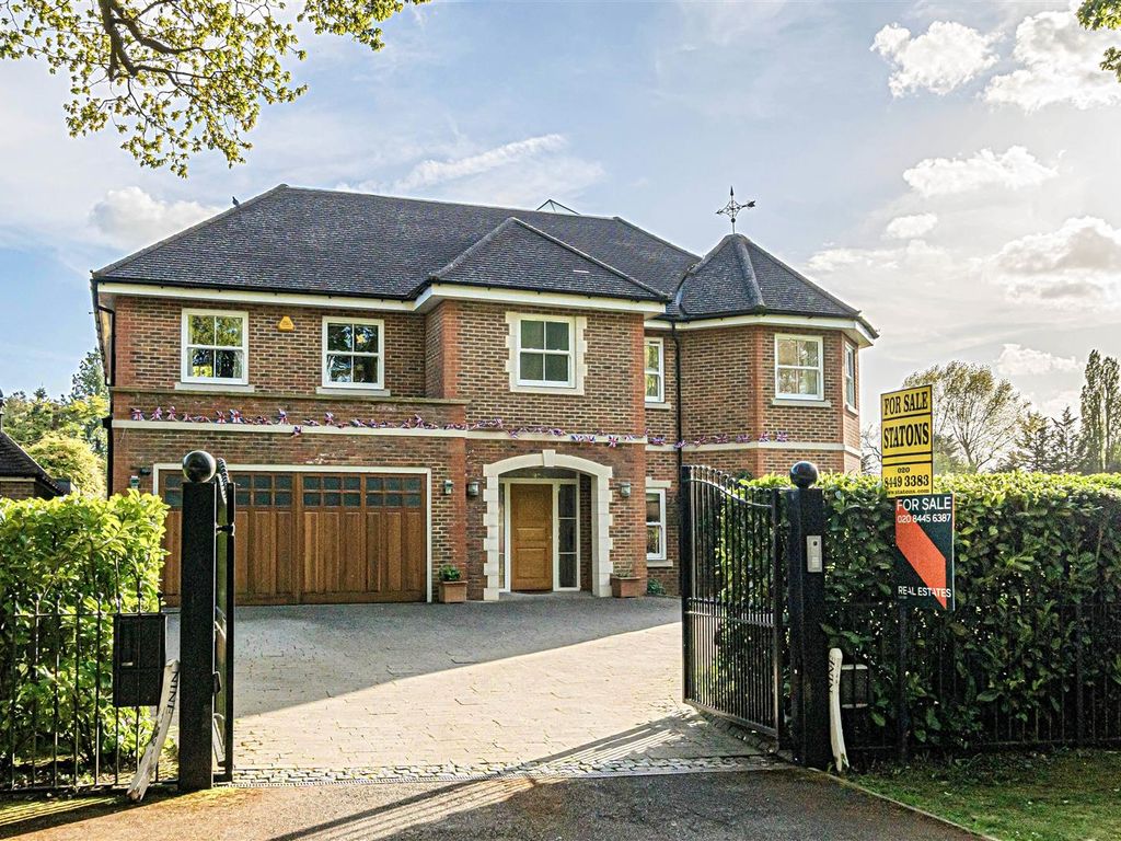 5 bed detached house for sale in Arkley Lane, Arkley, EN5, £