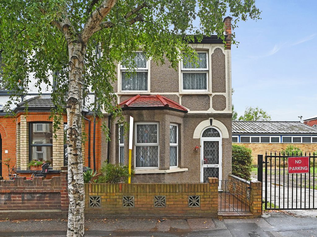 3 bed end terrace house for sale in Brookscroft Road, London E17 Zoopla