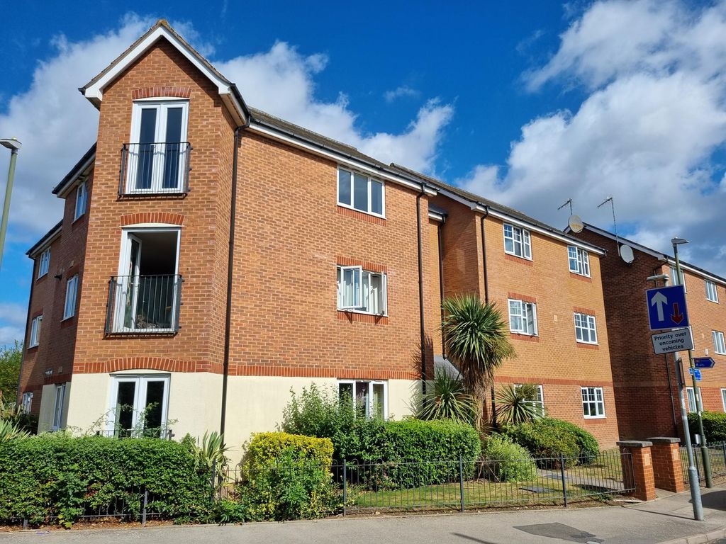 2 bed flat to rent in Garrington Road, Bromsgrove B60 Zoopla
