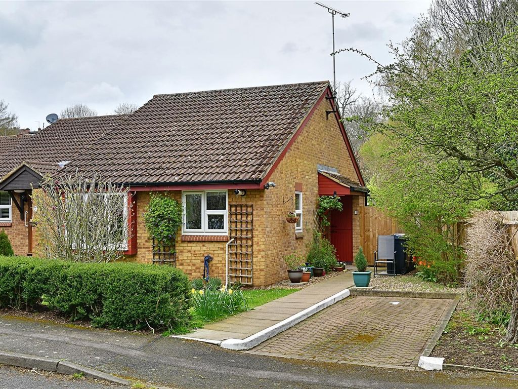 2 bed bungalow for sale in Braziers Field, Hertford SG13 Zoopla