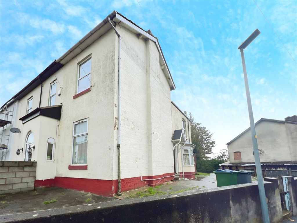 3 bed end terrace house for sale in Raglan Road, Smethwick, West