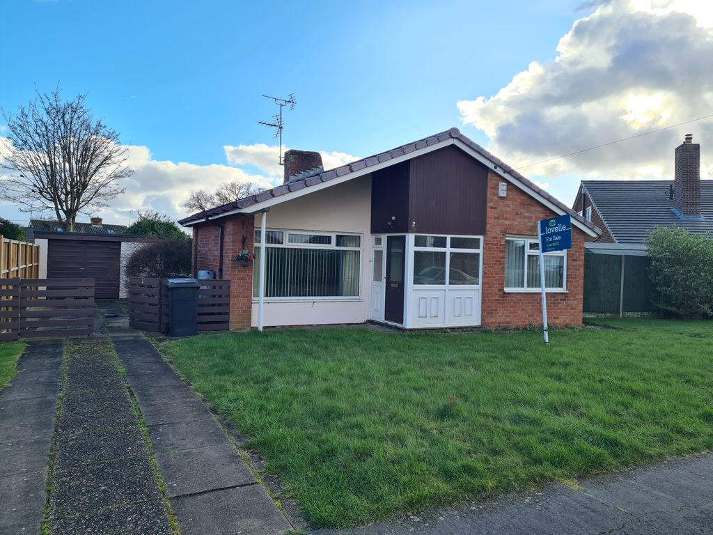 2 bed property for sale in 2 Waverley Avenue, Lincoln, Lincolnshire LN6