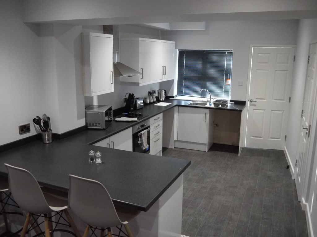 Room to rent in Kings Road, AshtonUnderLyne OL6 Zoopla