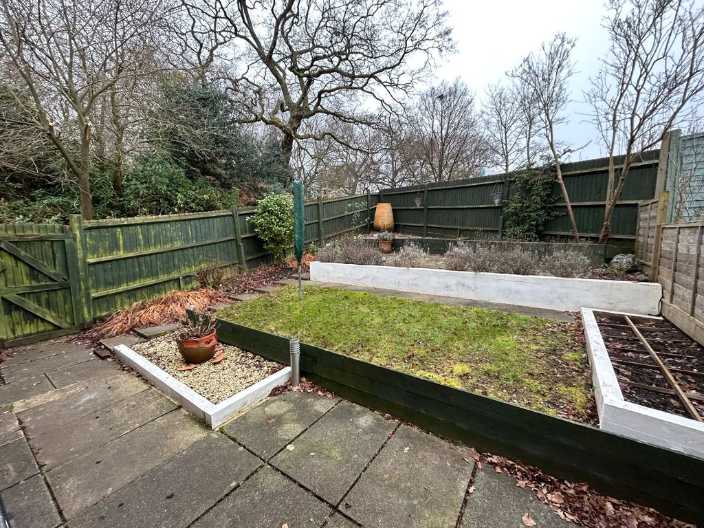 2 bed for sale in Madingley, Bracknell, Berkshire RG12, £