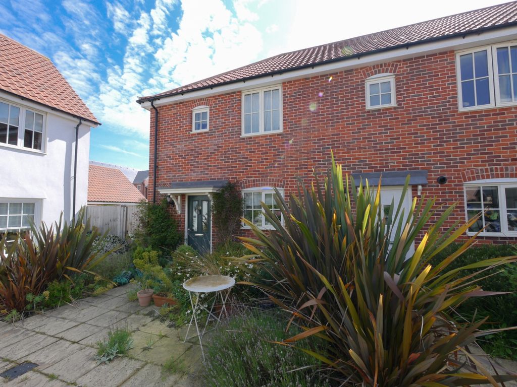 2 bed end terrace house for sale in Bibbys Way, Framlingham, Suffolk