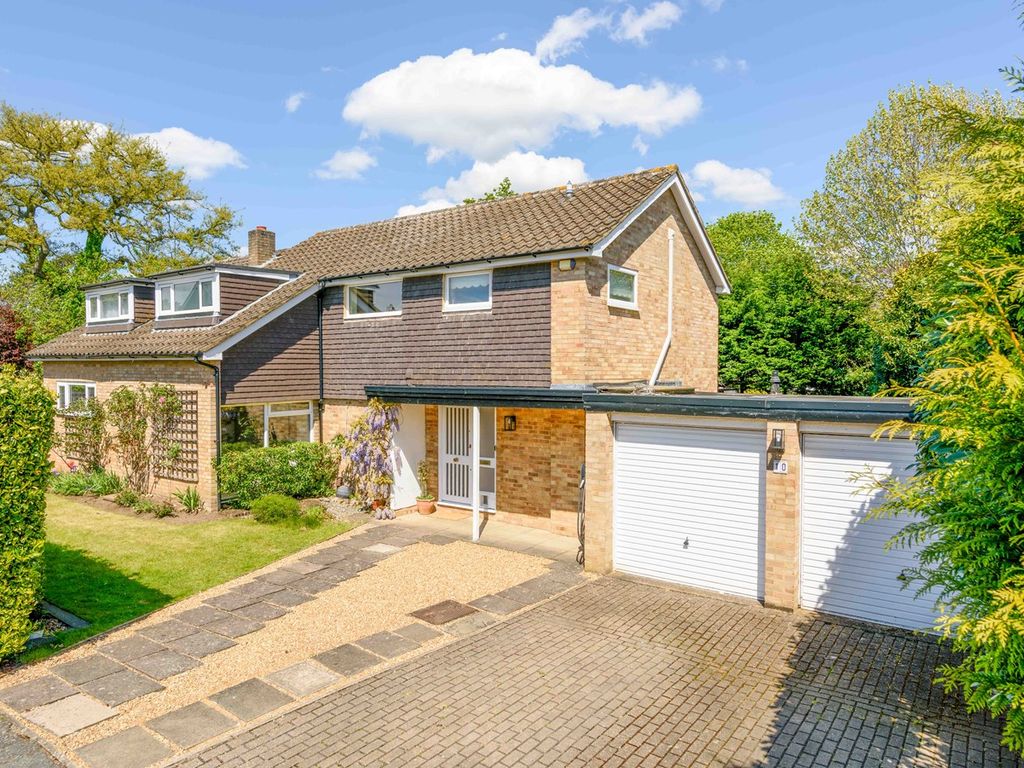 4 bed detached house for sale in Sarum Green, Weybridge KT13, £