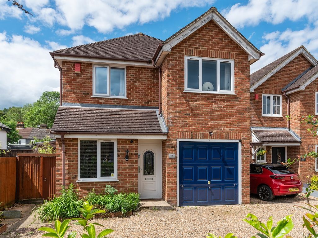 4 bed detached house for sale in Thorpe Lea Road, Egham TW20, £585,000
