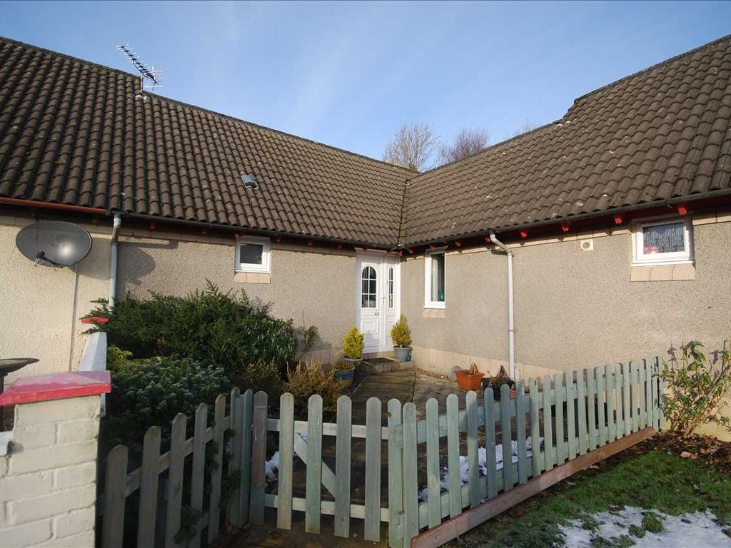 2 bed bungalow for sale in Muirfield Place, Kilwinning KA13, £98,000