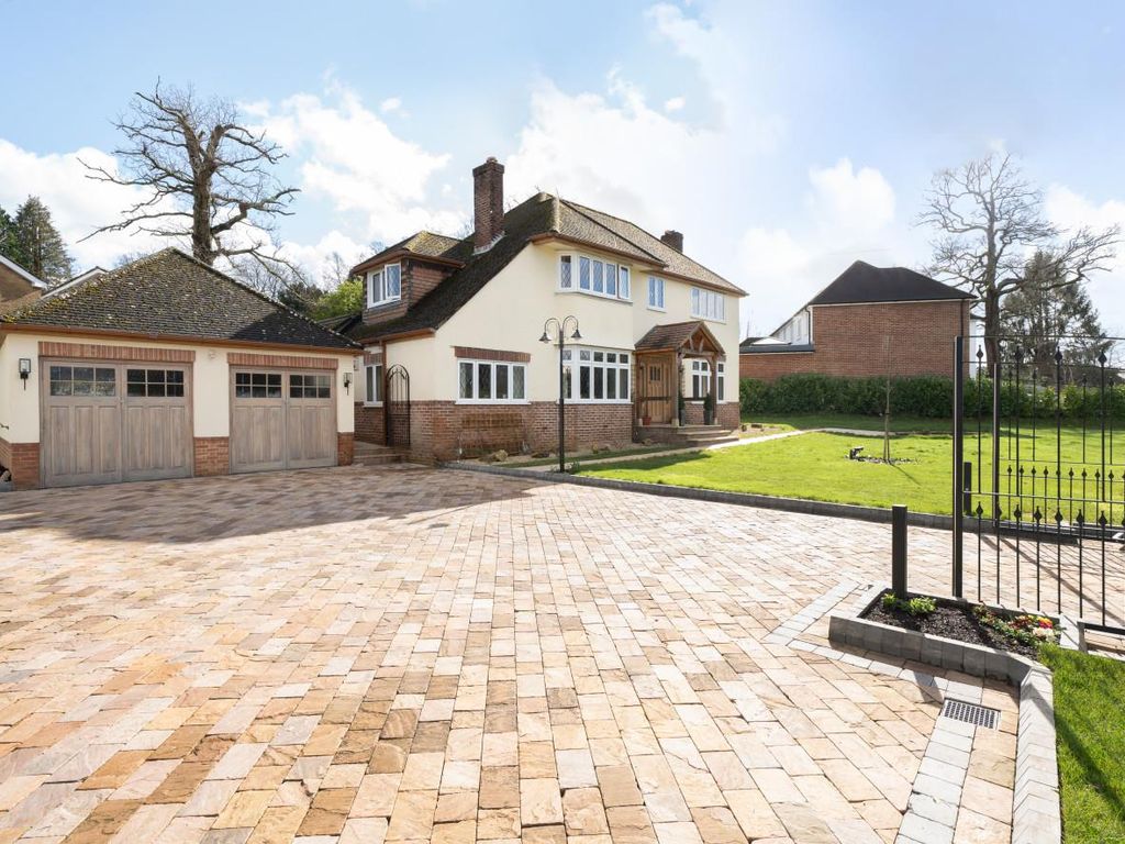 4 bed detached house for sale in Kingsway, Hiltingbury, Chandlers Ford
