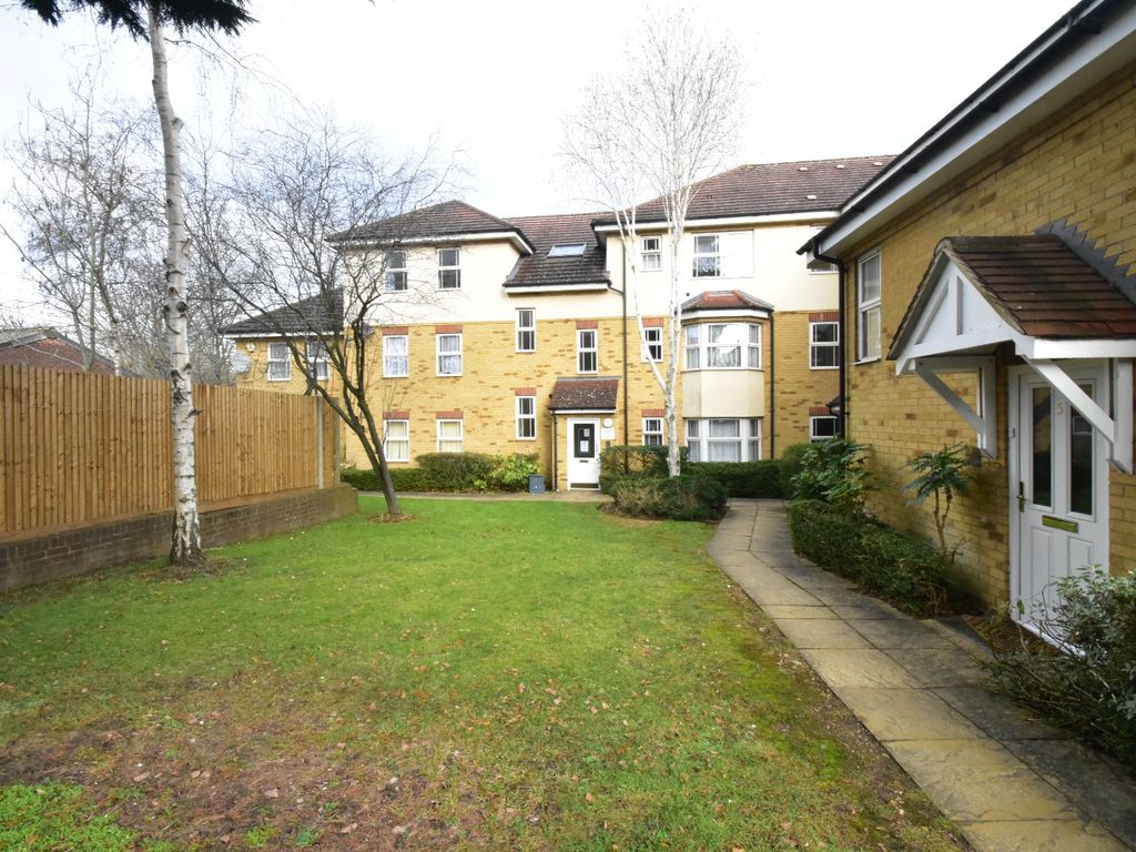 2 bed flat to rent in Strathmore Avenue, Luton, Bedfordshire LU1 Zoopla