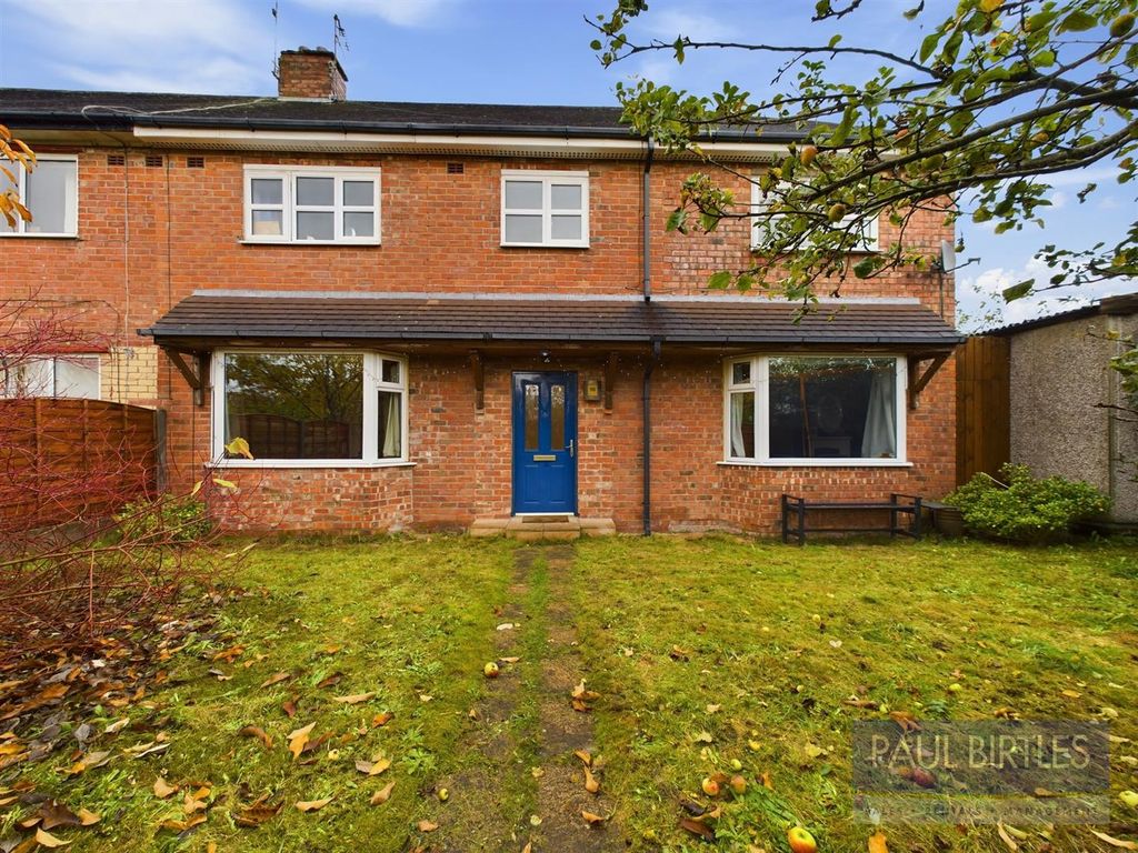 5 bed semidetached house for sale in Manchester Road, Carrington