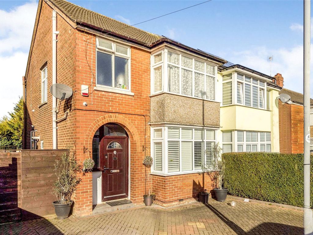 3 bed semidetached house for sale in Gardenia Avenue, Luton LU3 Zoopla