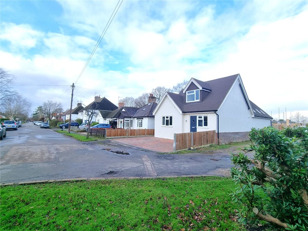 4 bed detached house for sale in Horley, Surrey RH6, £750,000 Zoopla
