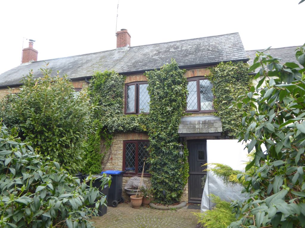 2 bed cottage to rent in Chestnut Road, Towcester NN12 Zoopla