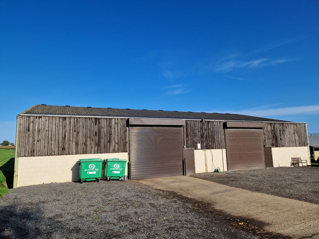 Warehouse to let in Mountains Road, Great Totham Maldon CM9, Non