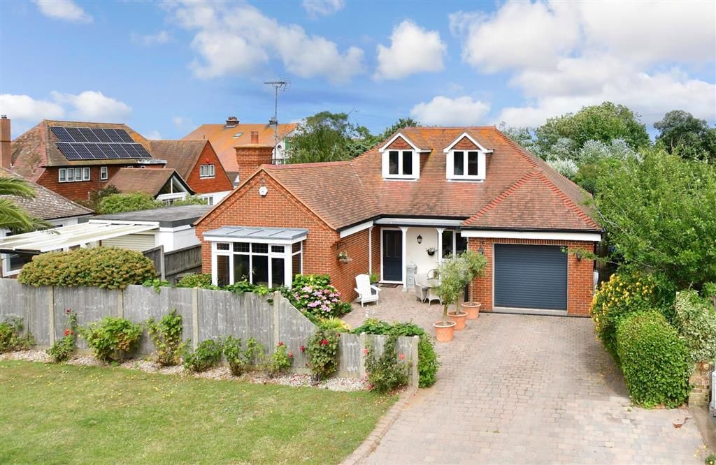 4 bed bungalow for sale in Second Avenue, Kingsgate, Broadstairs, Kent