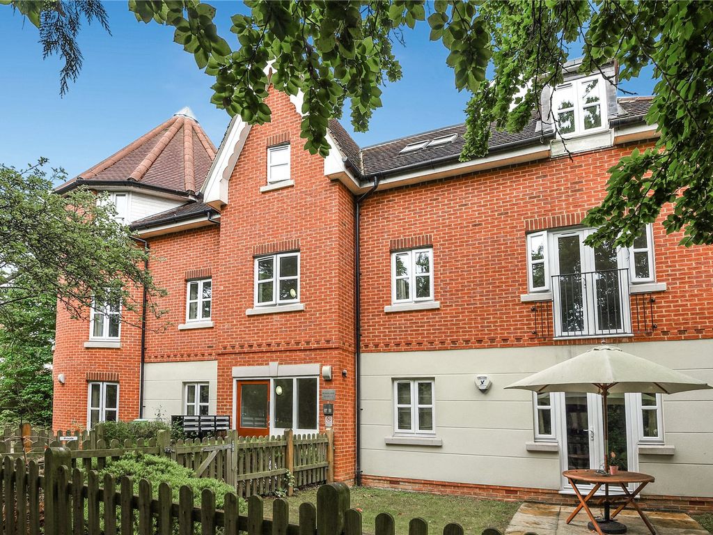 2 bed flat to rent in Wessex Gate, Shinfield Road, Reading, Berkshire