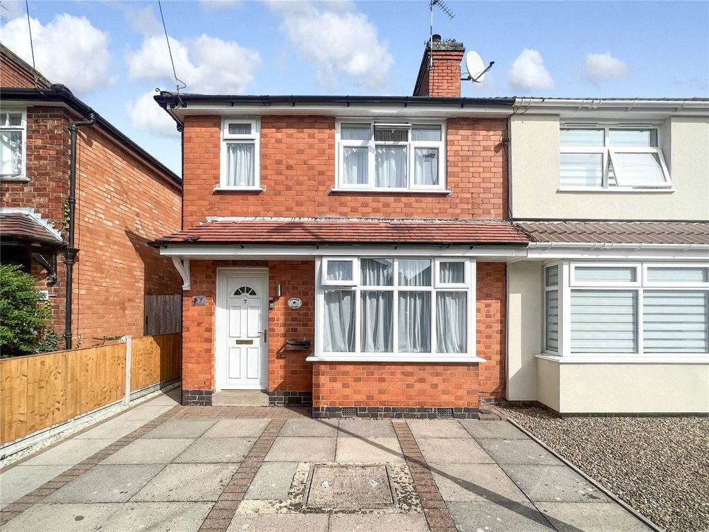 3 bed semidetached house for sale in Richmond Drive, Glen Parva