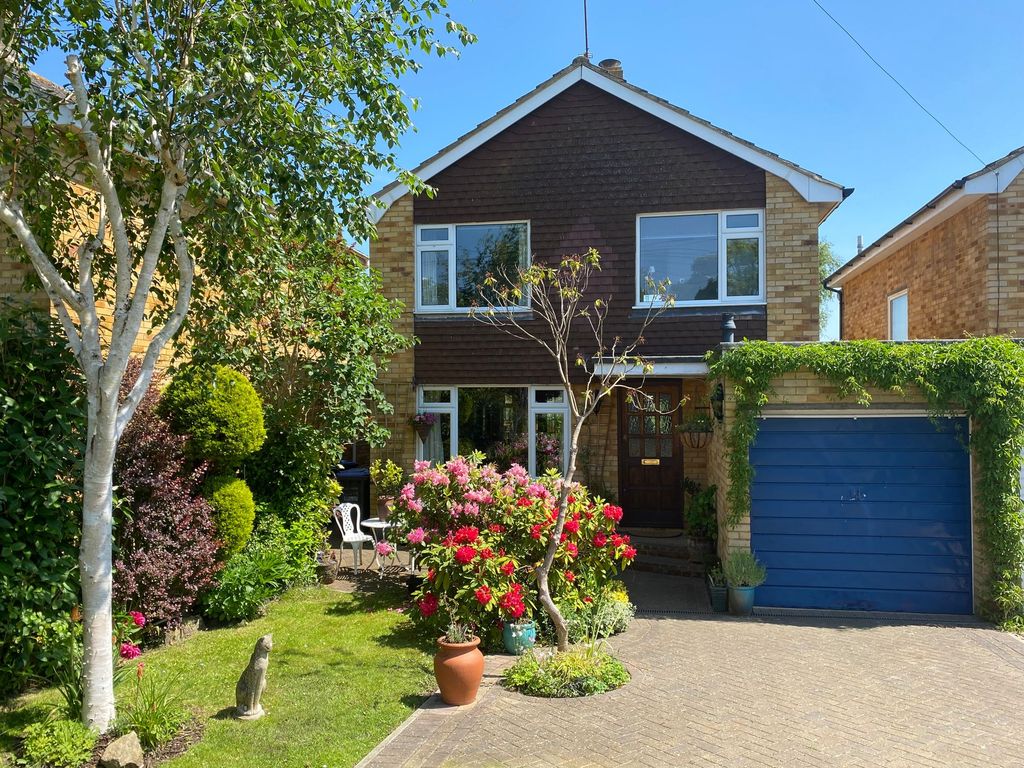 3 bed detached house for sale in Chaucer Avenue, East Grinstead RH19, £530,000 Zoopla
