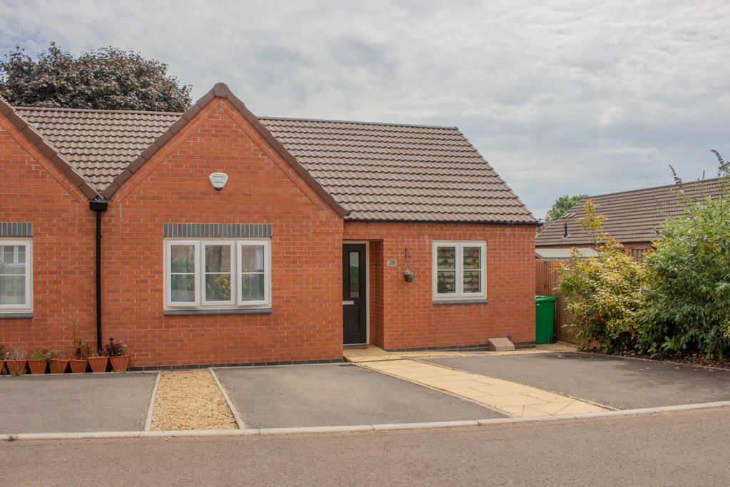2 bed semidetached bungalow for sale in Regina Drive, Nottingham NG8