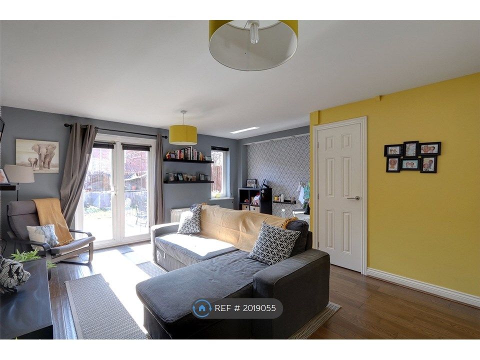 4 bed end terrace house to rent in Meadow Rise, Kingswood, Hull HU7, £