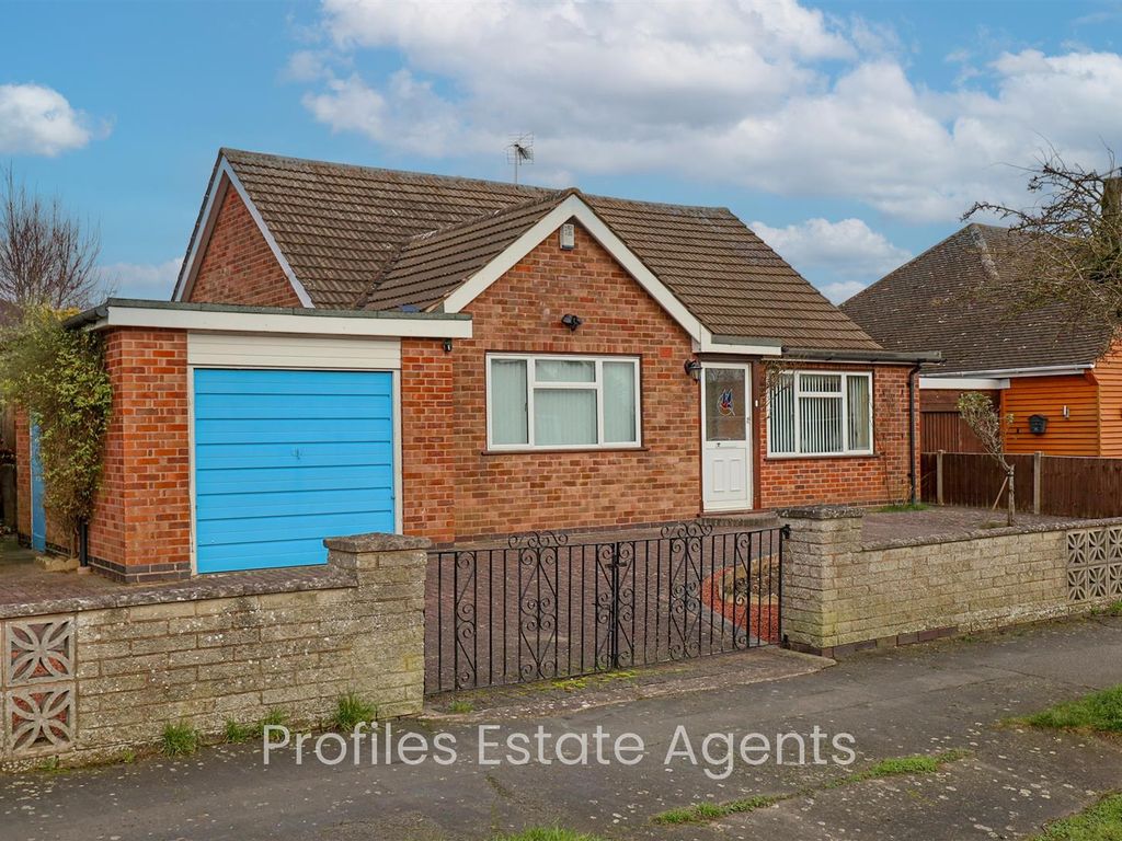 3 bed detached bungalow for sale in Stoneycroft Road, Earl Shilton