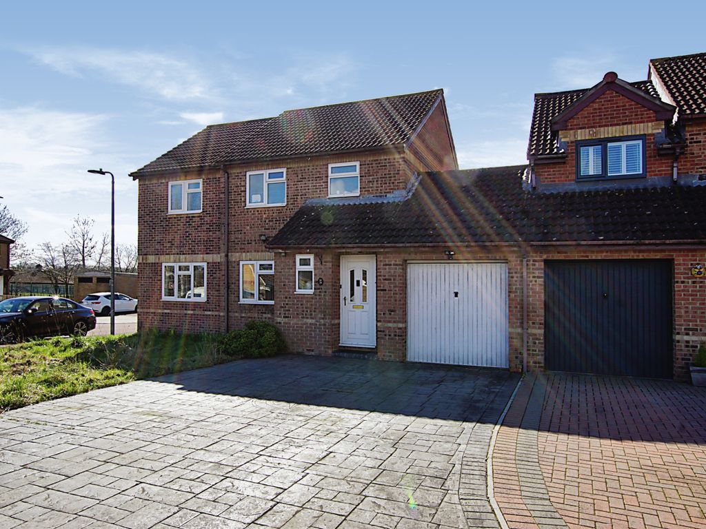 4 bed linkdetached house for sale in Perrys Lea, Bradley Stoke