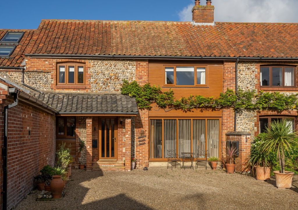 3 bed barn conversion for sale in Brewery Road, Trunch, North Walsham