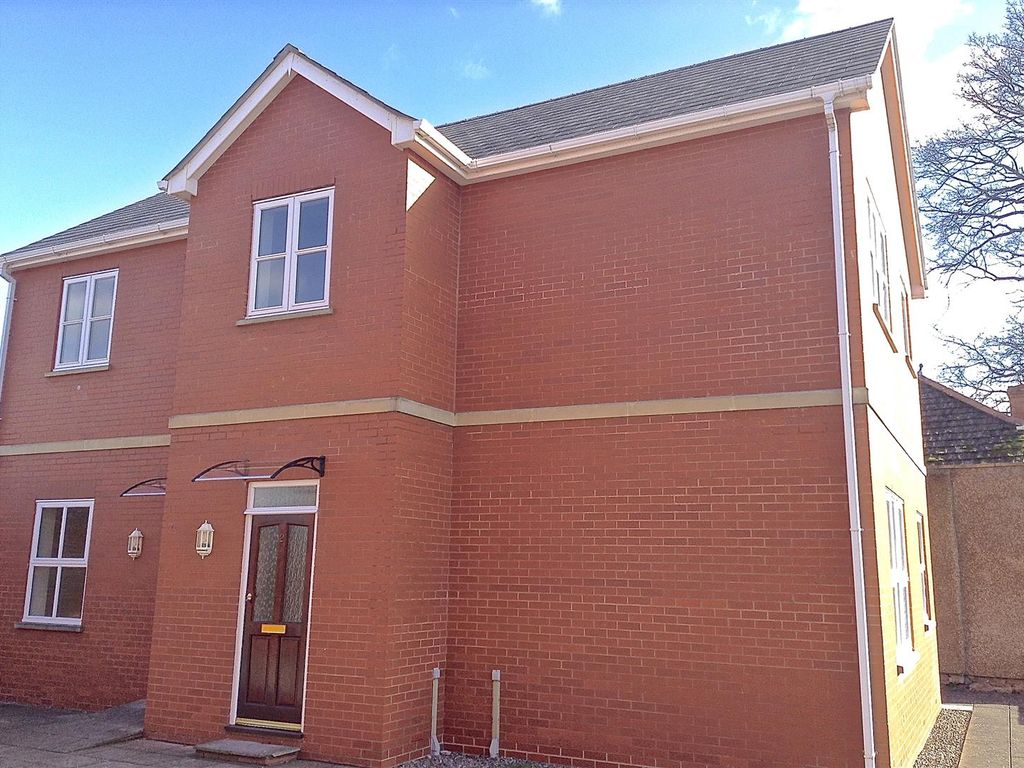3 bed shared to rent in Church View Court, Benedict