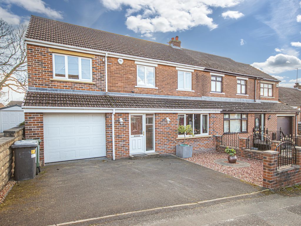 5 bed semidetached house for sale in Highgate Avenue, Lepton