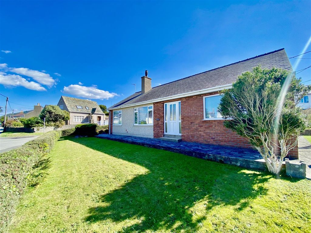 3 bed detached bungalow for sale in Barcyttun Estate, Morfa Nefyn, Pwllheli LL53 Zoopla