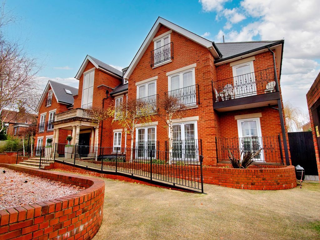 2 bed flat for sale in Uplands Park Road, Enfield EN2 Zoopla