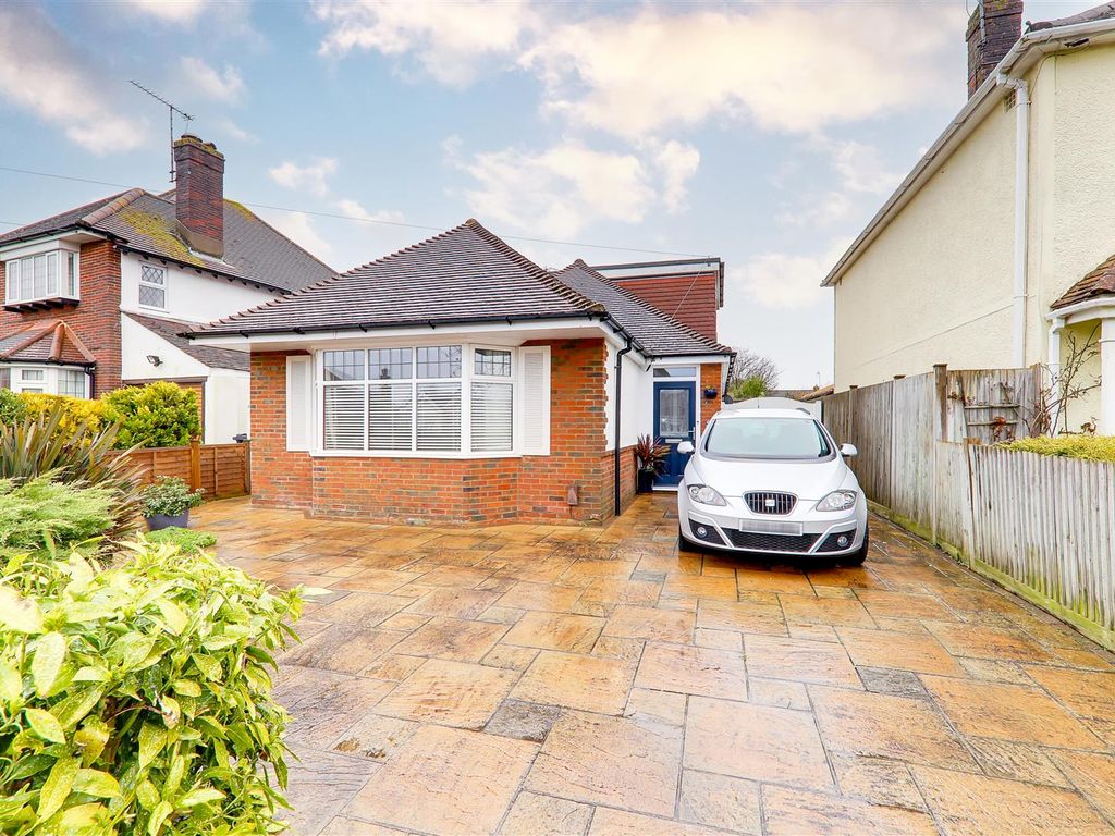 3 bed detached house for sale in Loxwood Avenue, Broadwater, Worthing