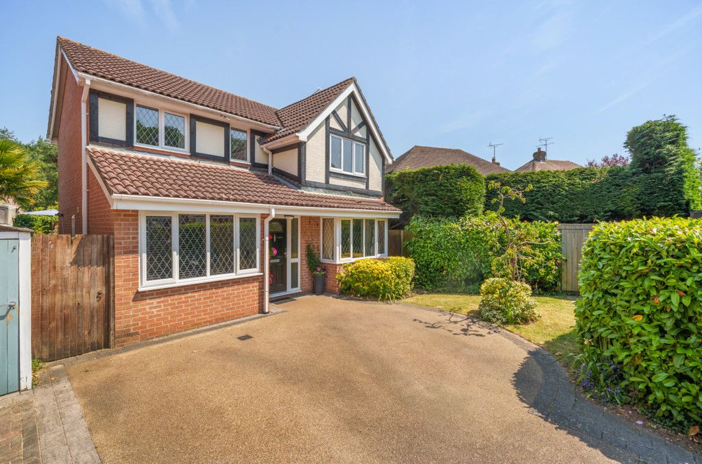 4 bed detached house for sale in Charlton Close, Wokingham, Berkshire RG40 Zoopla