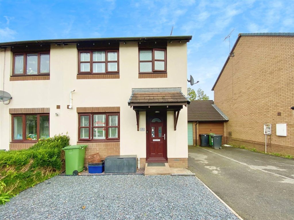3 bed semidetached house for sale in Hughes Avenue, Barnstaple EX32, £