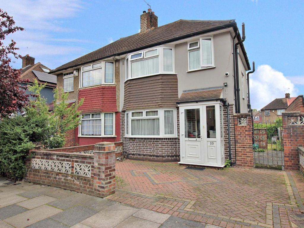 3 bed property for sale in Birkdale Road, London SE2 Zoopla