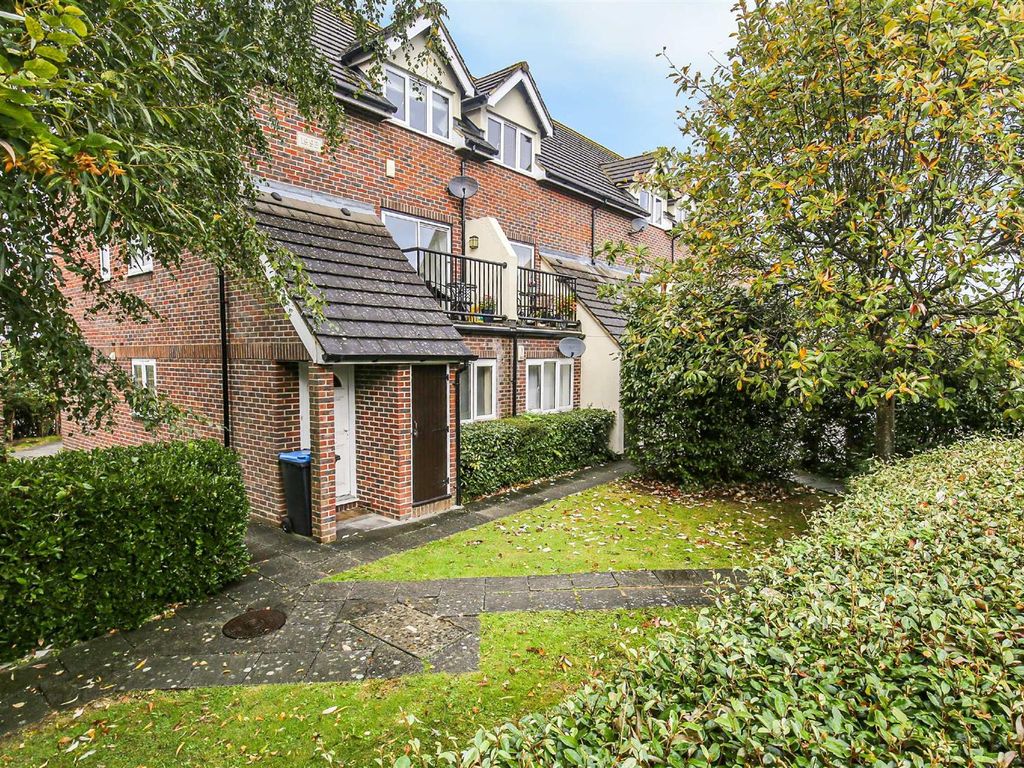2 bed for sale in Crowhurst Mead, Godstone RH9 Zoopla