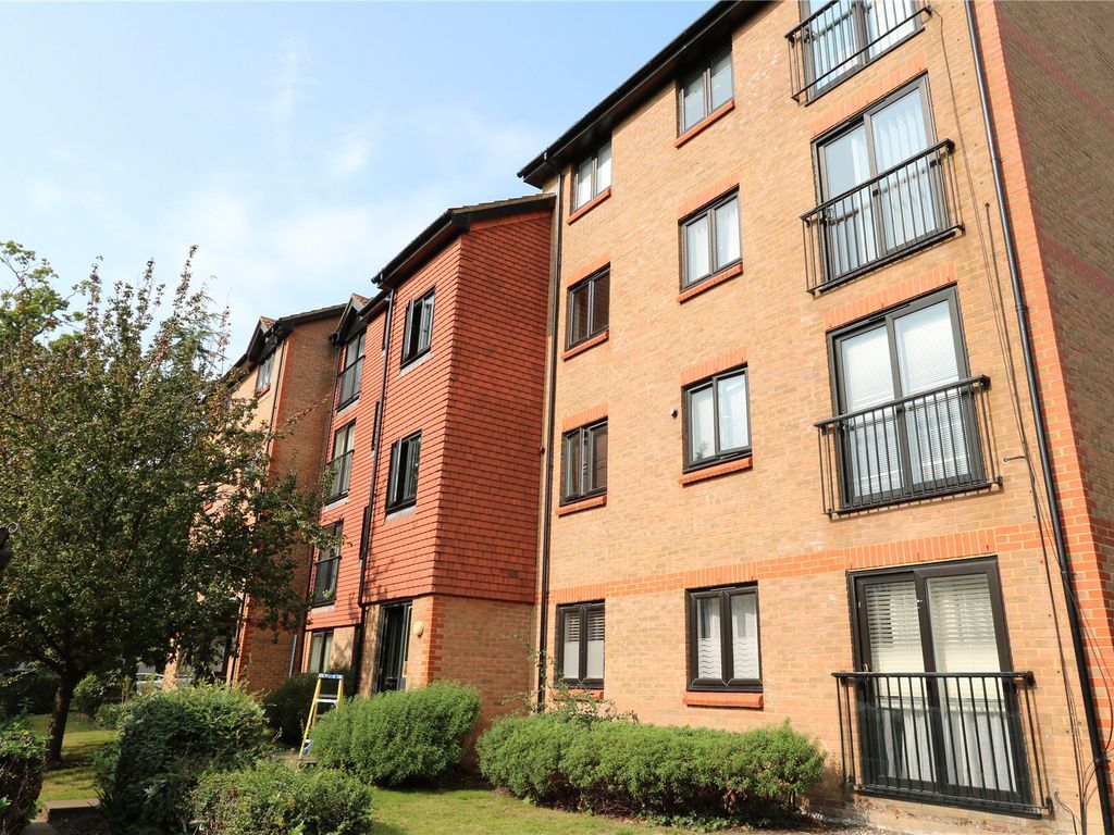 2 bed flat for sale in Adams Close, Surbiton KT5, £425,000 Zoopla