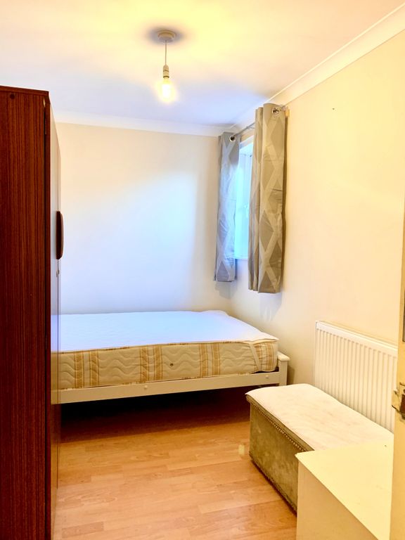 Room to rent in Oban Street, London E14 Zoopla