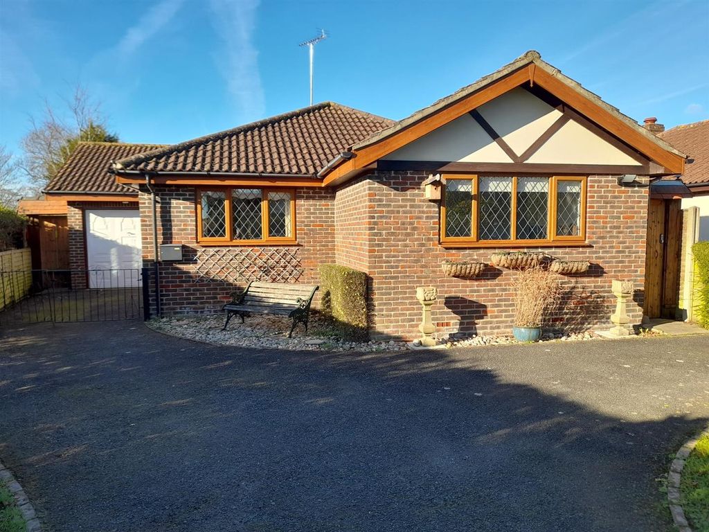 3 bed detached bungalow for sale in Westergate Street, Westergate, Chichester PO20, £420,000