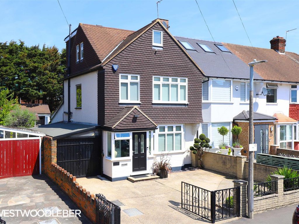 4 bed end terrace house for sale in Ruthven Avenue, Waltham Cross EN8