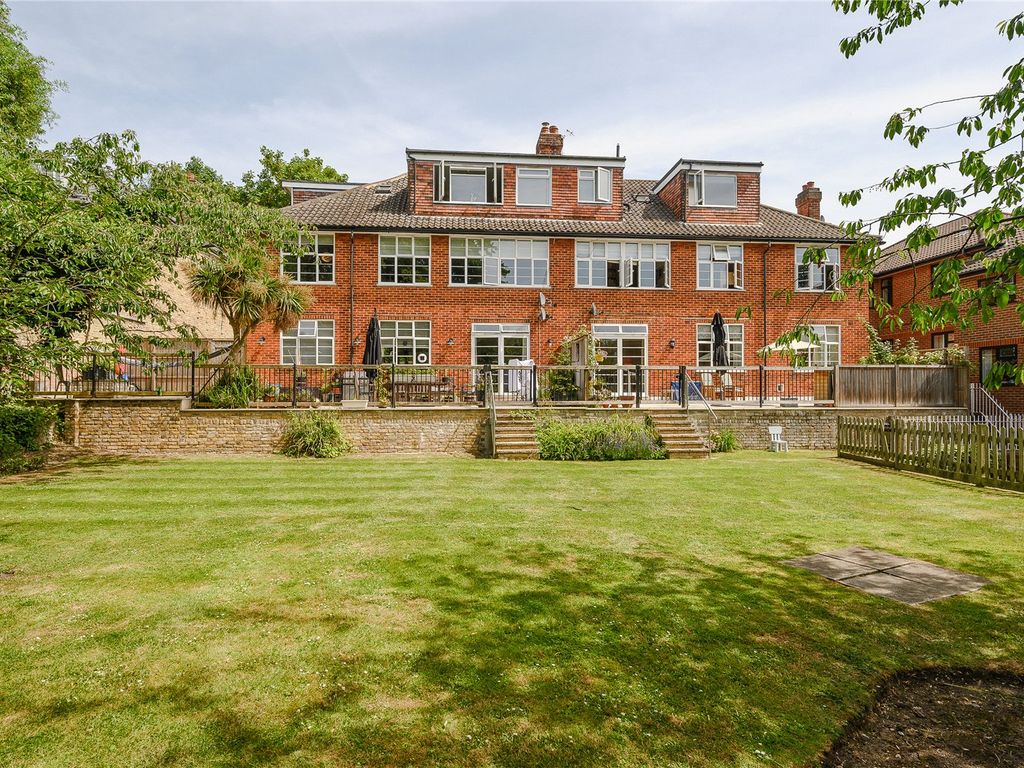 Draxmont, Wimbledon, London SW19  