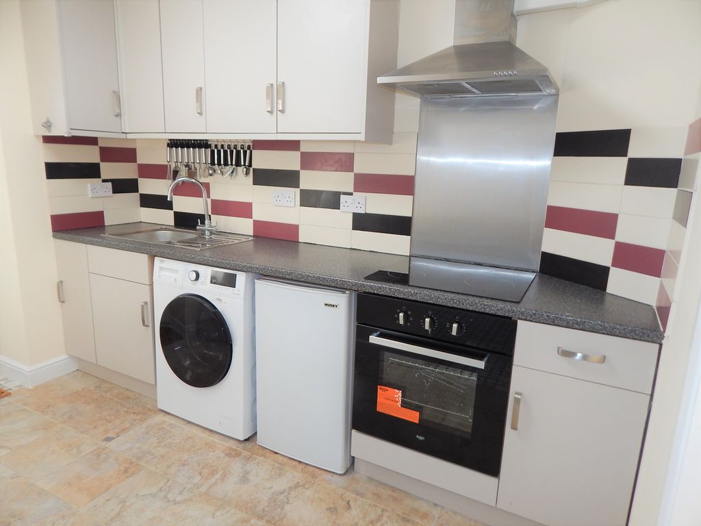 Studio to rent in Ernest Road, Didcot OX11, £950 pcm Zoopla