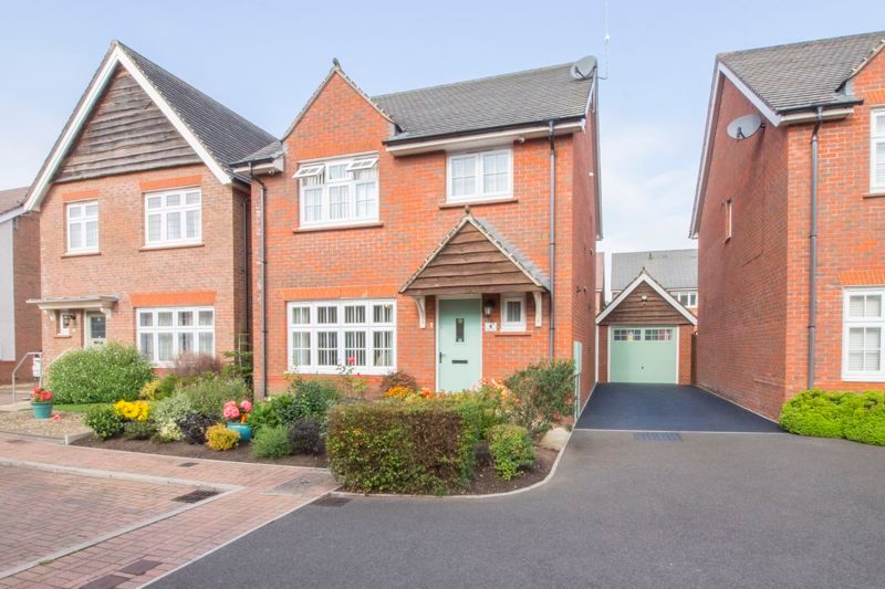 4 bed detached house for sale in Downton Hall Close, Newport NP20, £