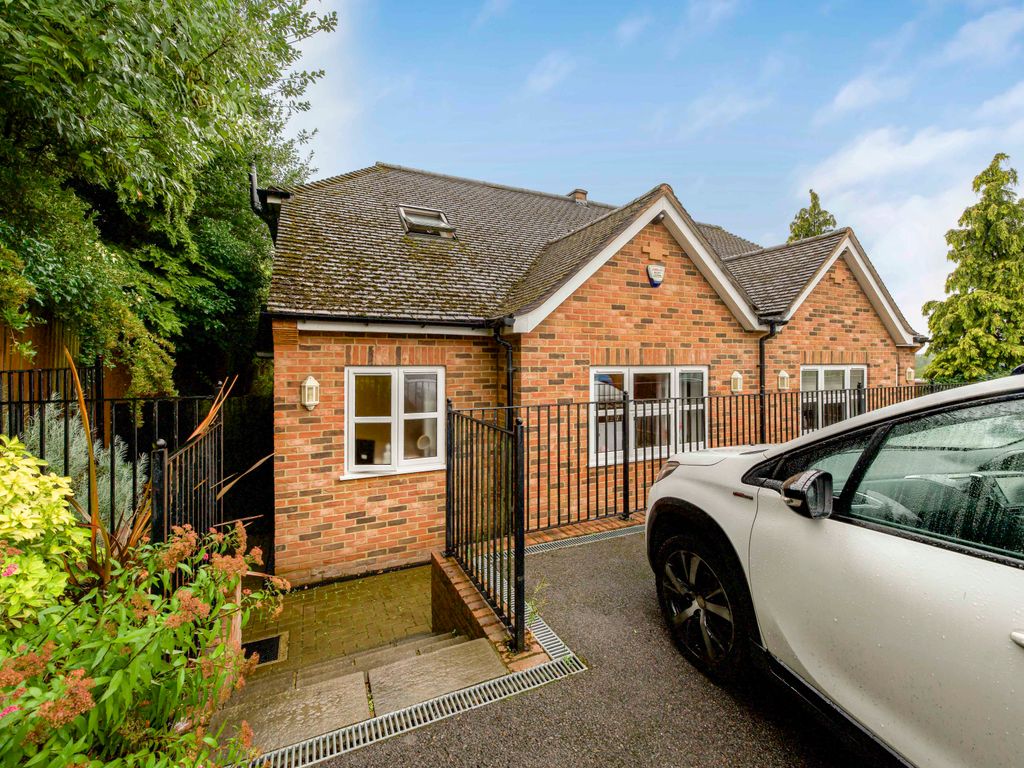 3 bed semidetached bungalow for sale in Harefield Road, North Uxbridge