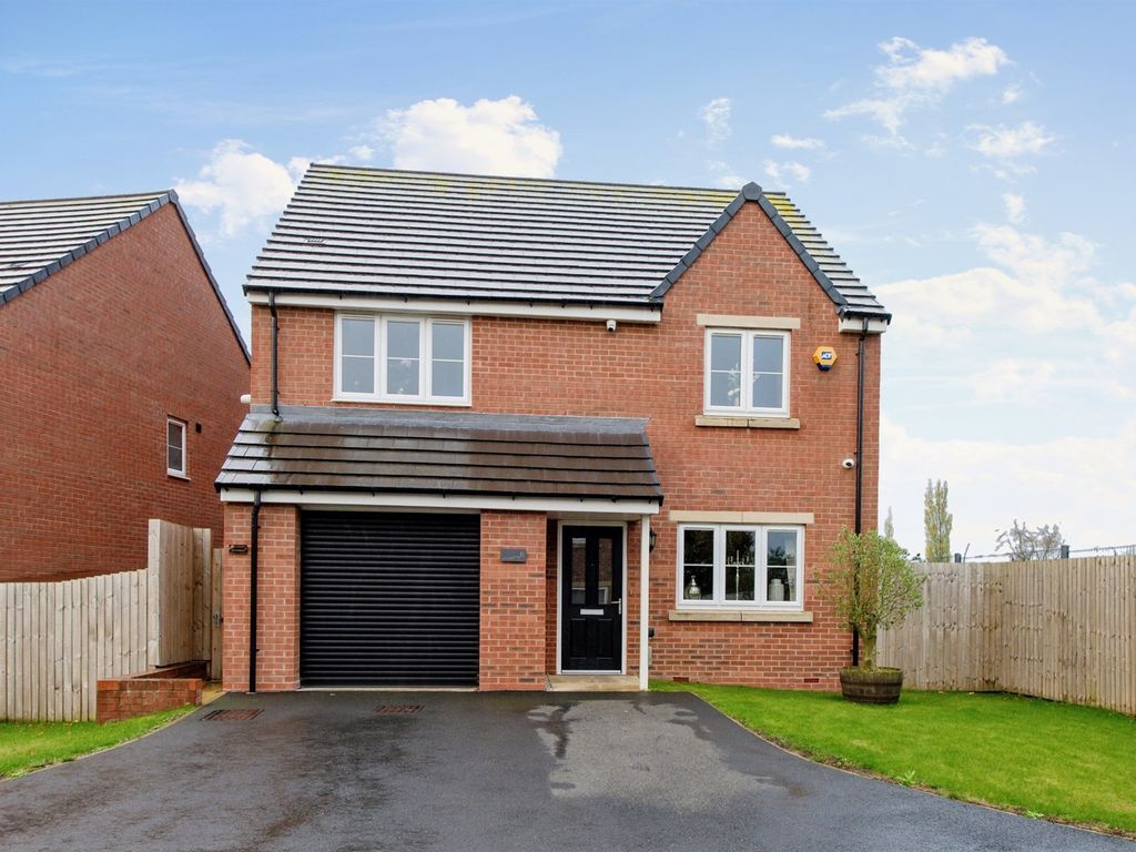 4 bed detached house for sale in Heather Court, Pontefract WF8, £
