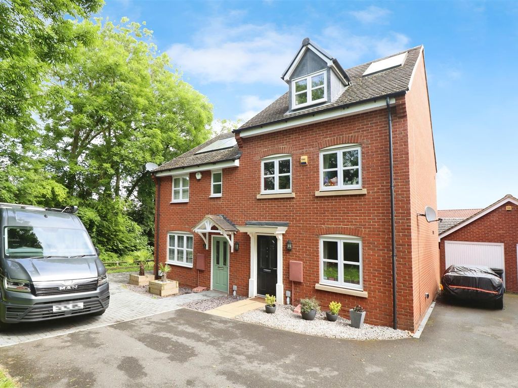 3 bed semidetached house for sale in Harrington Road, Irthlingborough